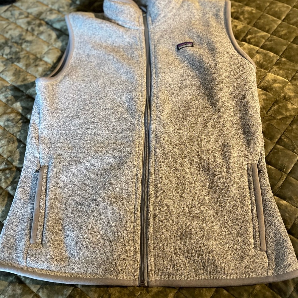 Patagonia Women’s Vest. Gray